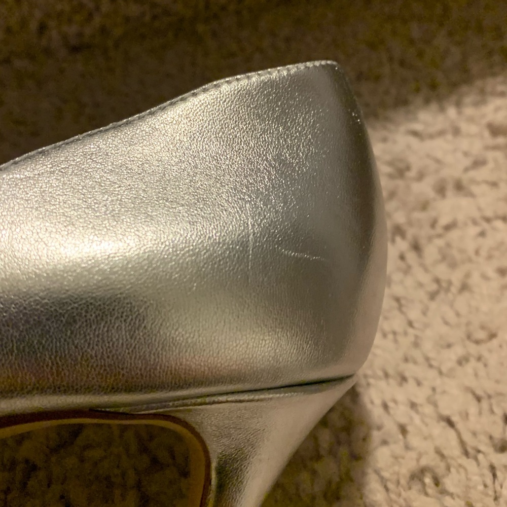 🎉Host Pick🎉 Nine West - Metallic Silver Heels - Picture 5 of 8